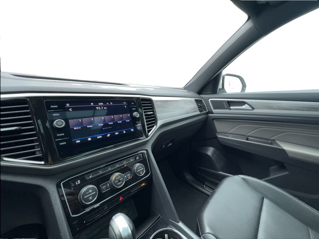 Used 2023 Volkswagen Atlas Cross Sport SE w/ Panoramic Sunroof Package FWD image 46