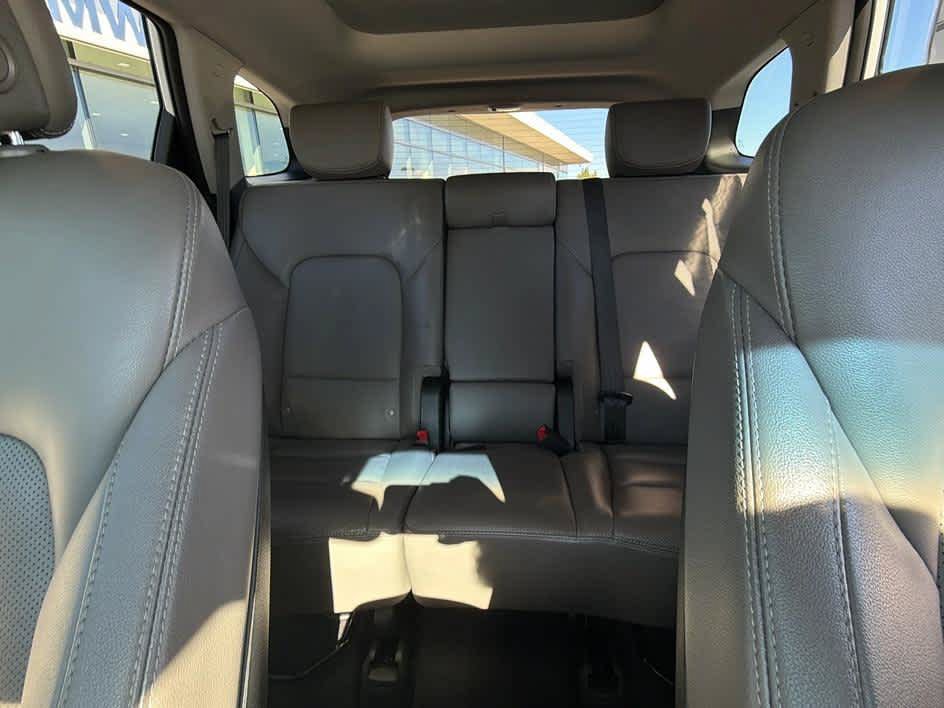 Used 2017 Hyundai Santa Fe AWD w/ SE Ultimate Tech Package 03 image 17