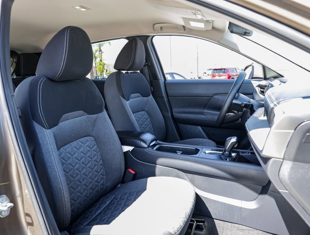 Used 2025 Nissan Kicks SV FWD image 18