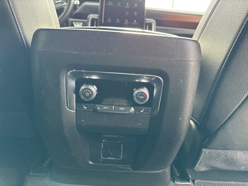 Used 2025 GMC Yukon Denali AWD/4WD image 21