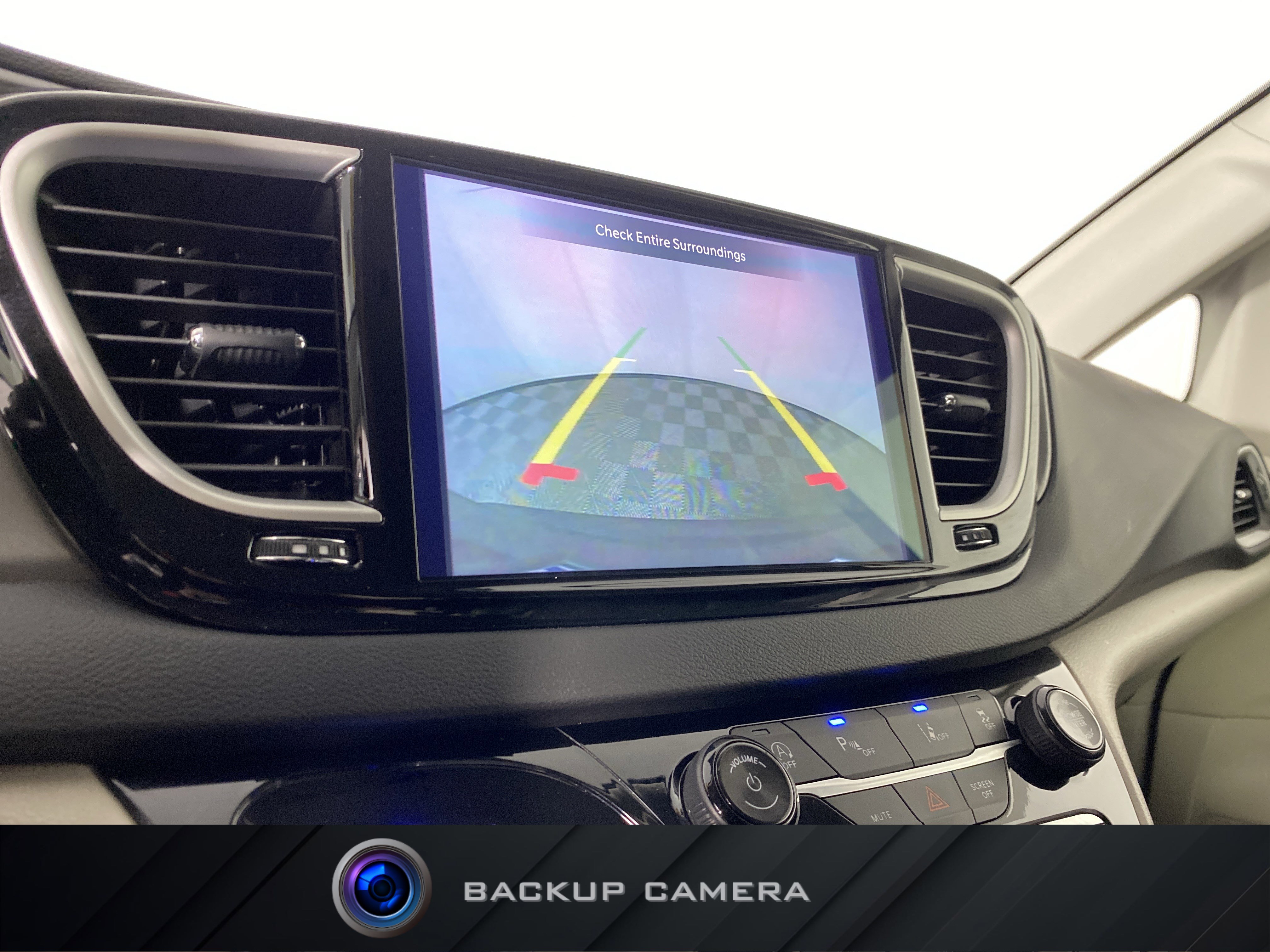 Used 2024 Chrysler Pacifica Touring-L image 4