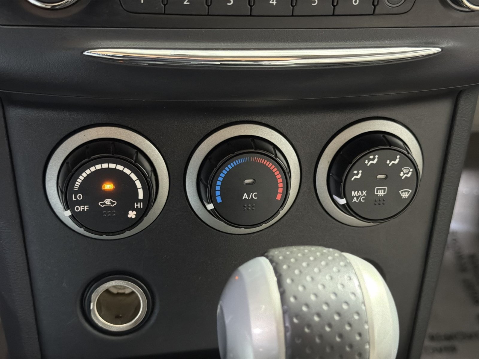 Used 2013 Nissan Rogue SV AWD/4WD image 20