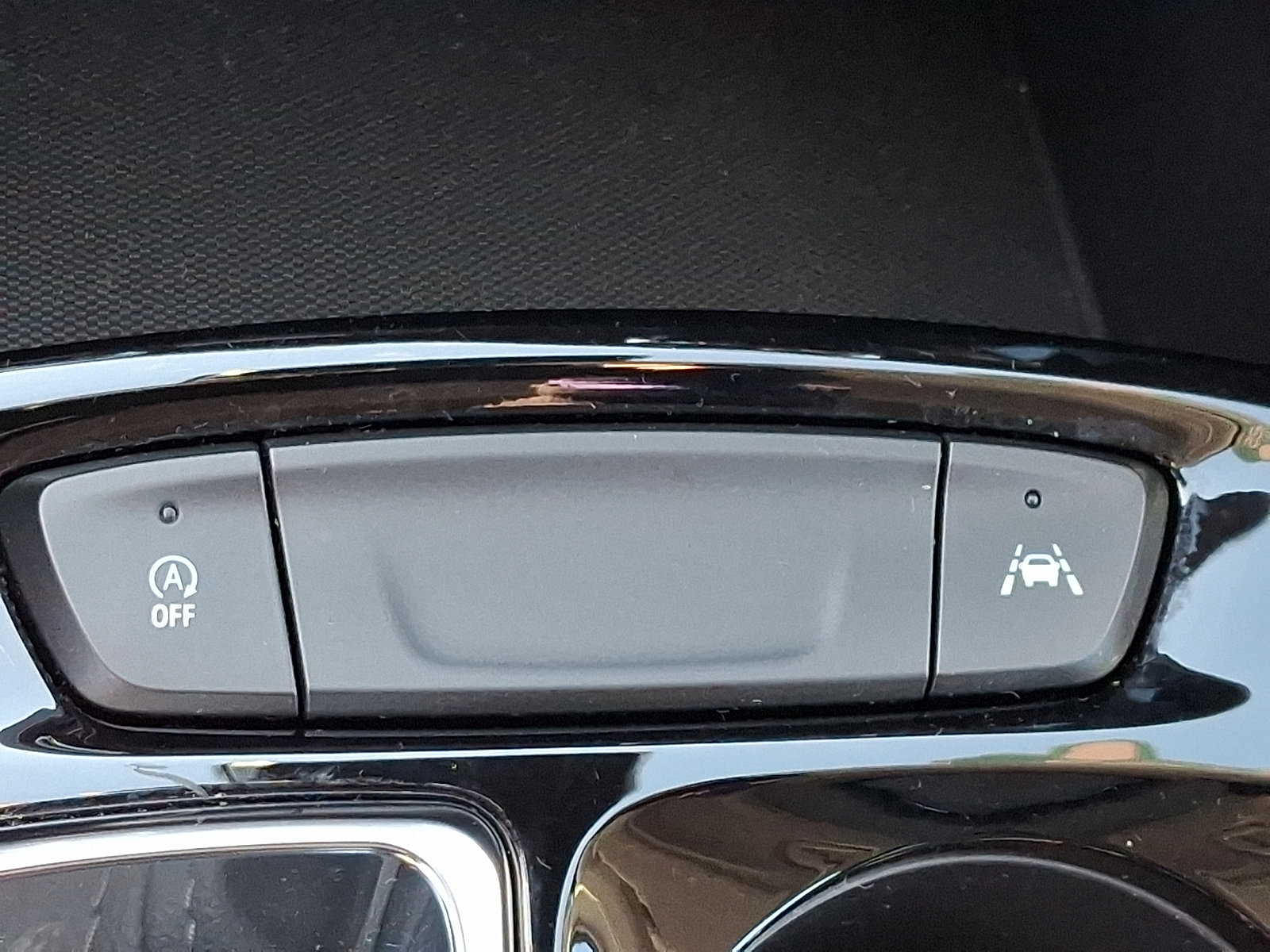 Certified 2025 Chevrolet Trax LT image 25