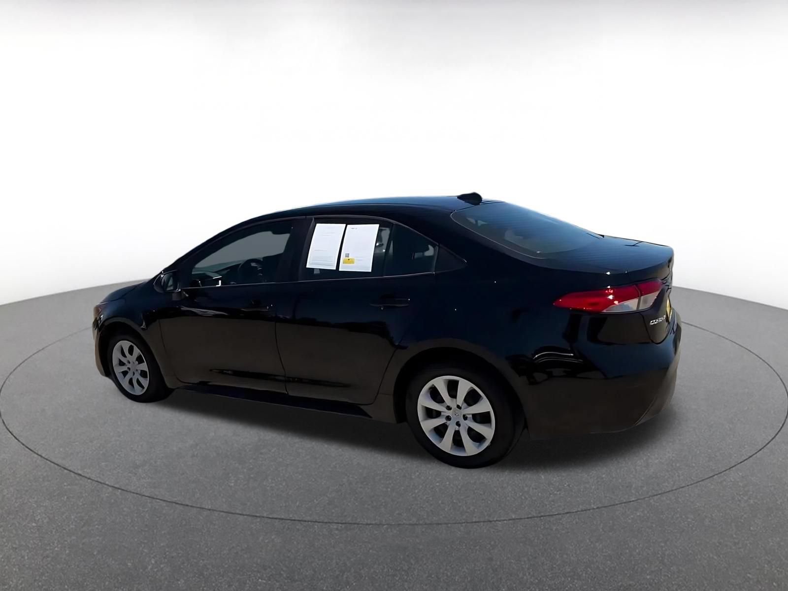 Used 2025 Toyota Corolla LE FWD image 9