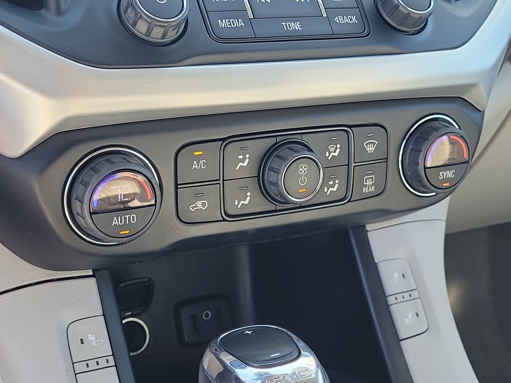 Used 2018 GMC Acadia SLT w/ LPO, Cargo Package image 30