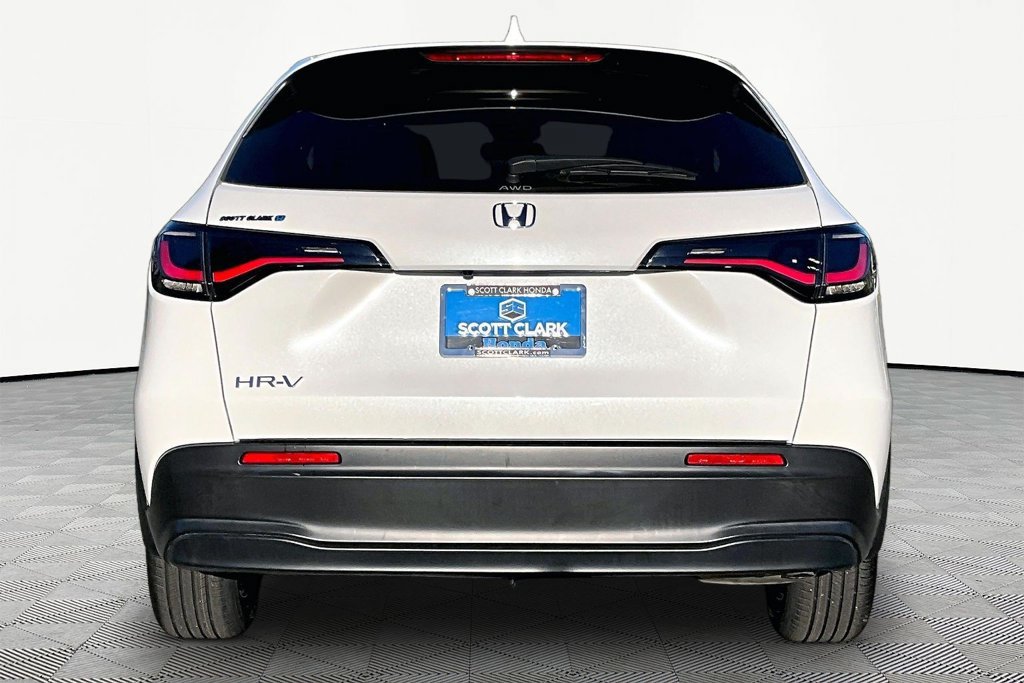 Used 2023 Honda HR-V LX image 7