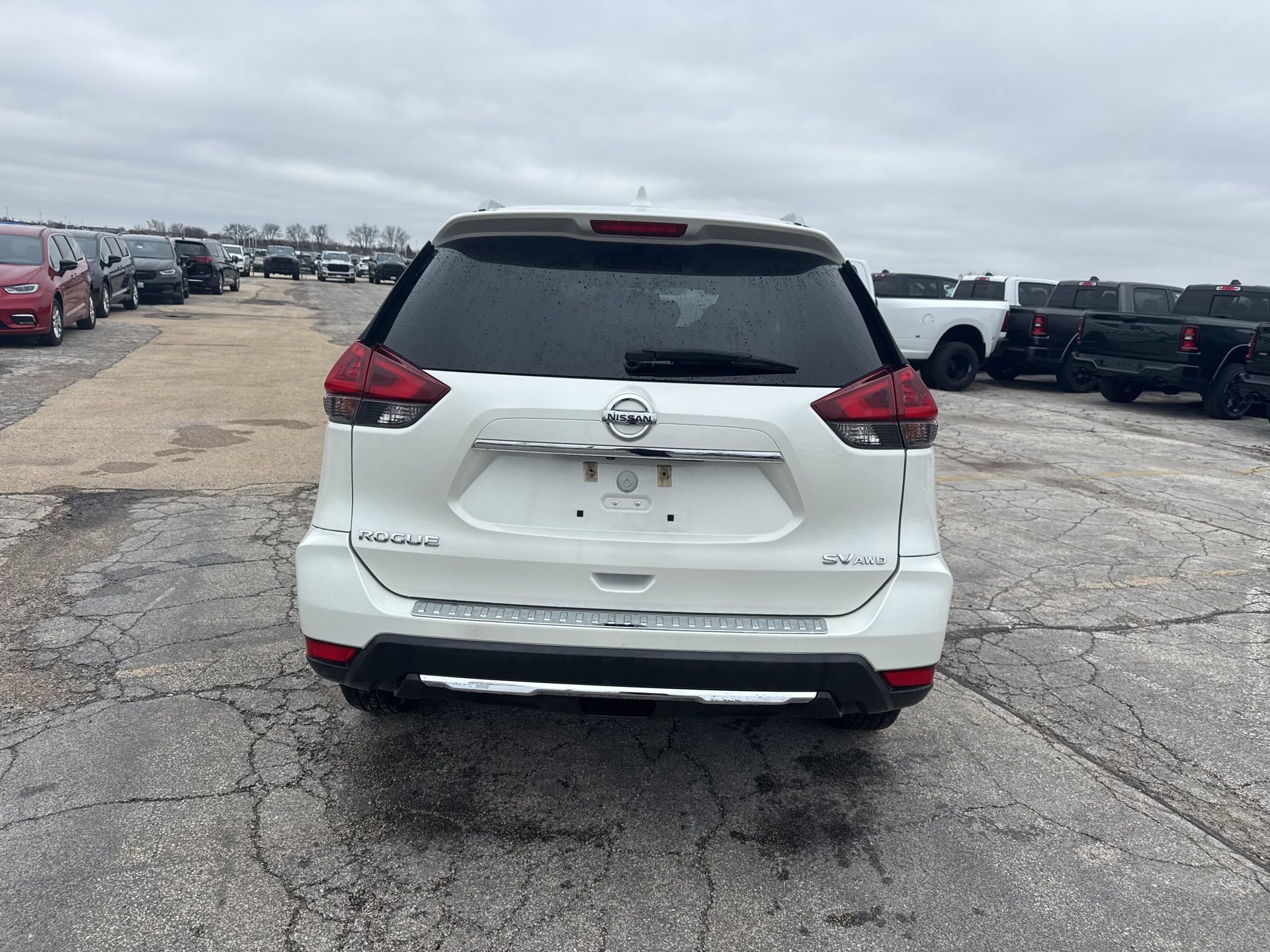 Used 2018 Nissan Rogue SV image 7