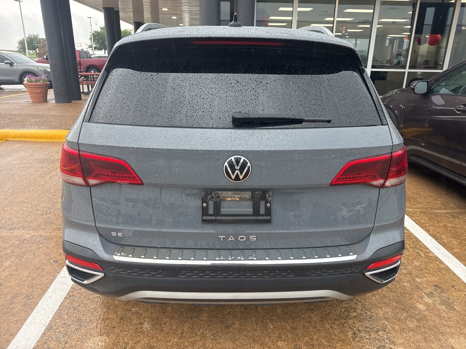 Used 2023 Volkswagen Taos SE FWD image 6