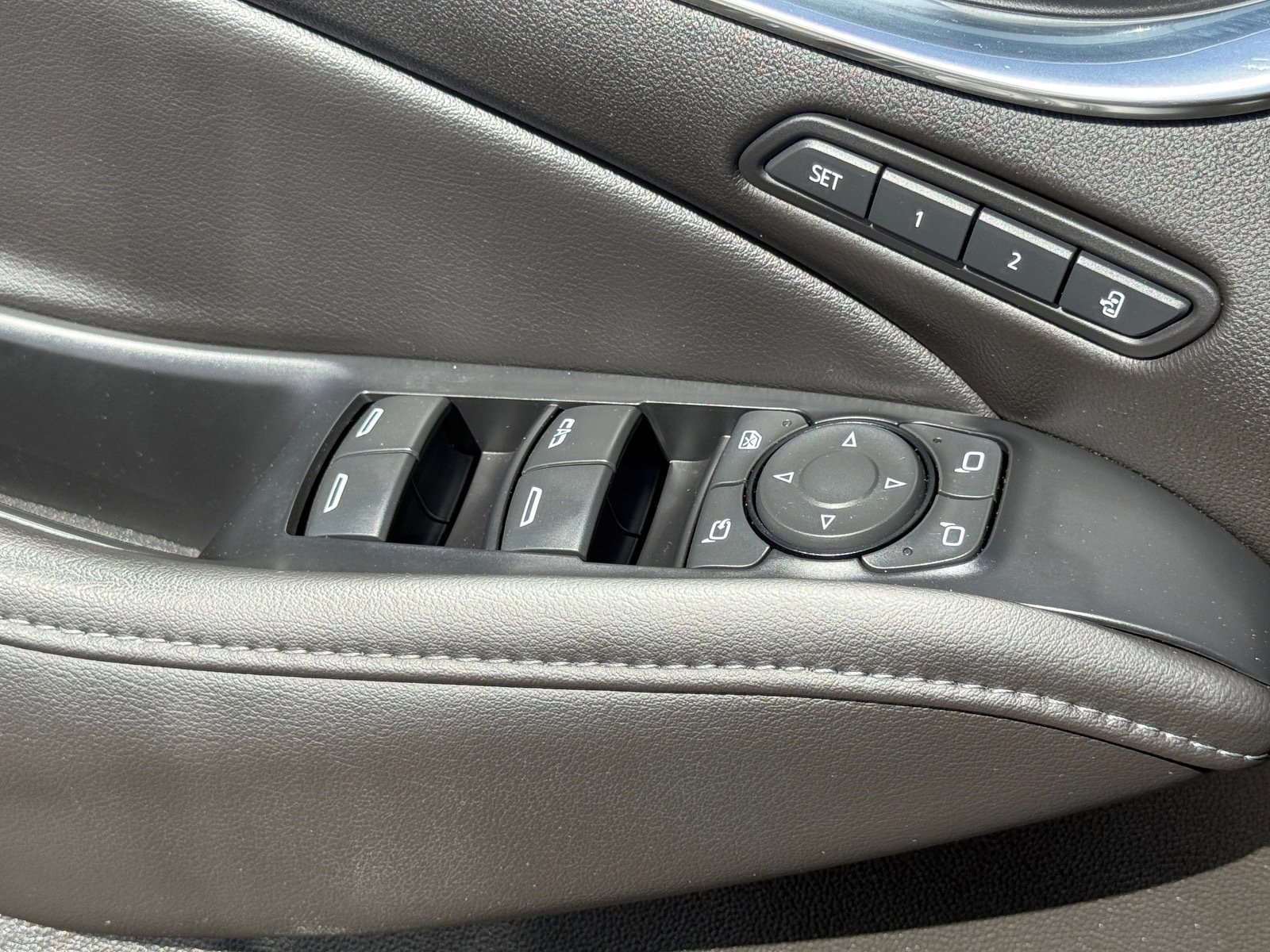Used 2021 Buick Enclave Avenir w/ Avenir Technology Package FWD image 23