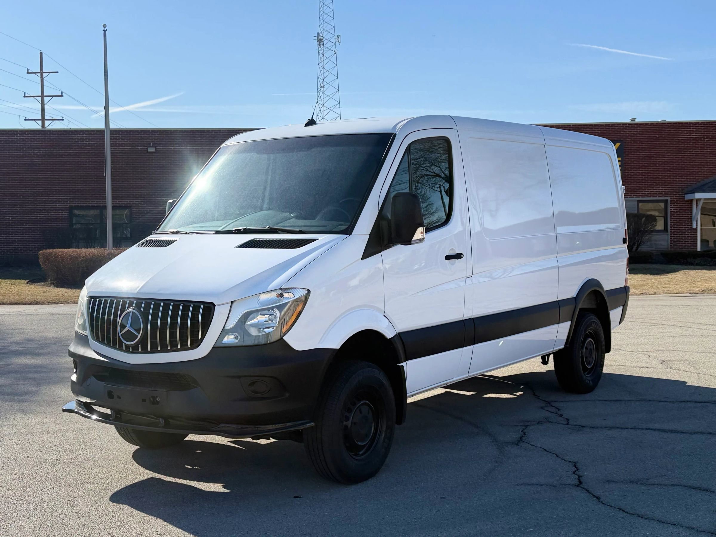 Used 2017 Mercedes-Benz Sprinter 2500 w/ Workspace Access Package image 3