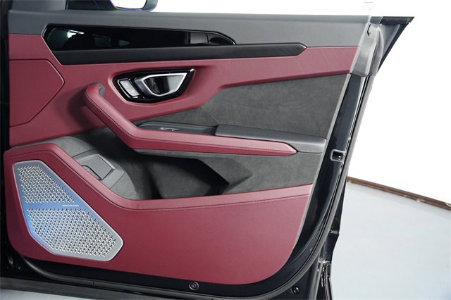 Used 2025 Lamborghini Urus SE image 49