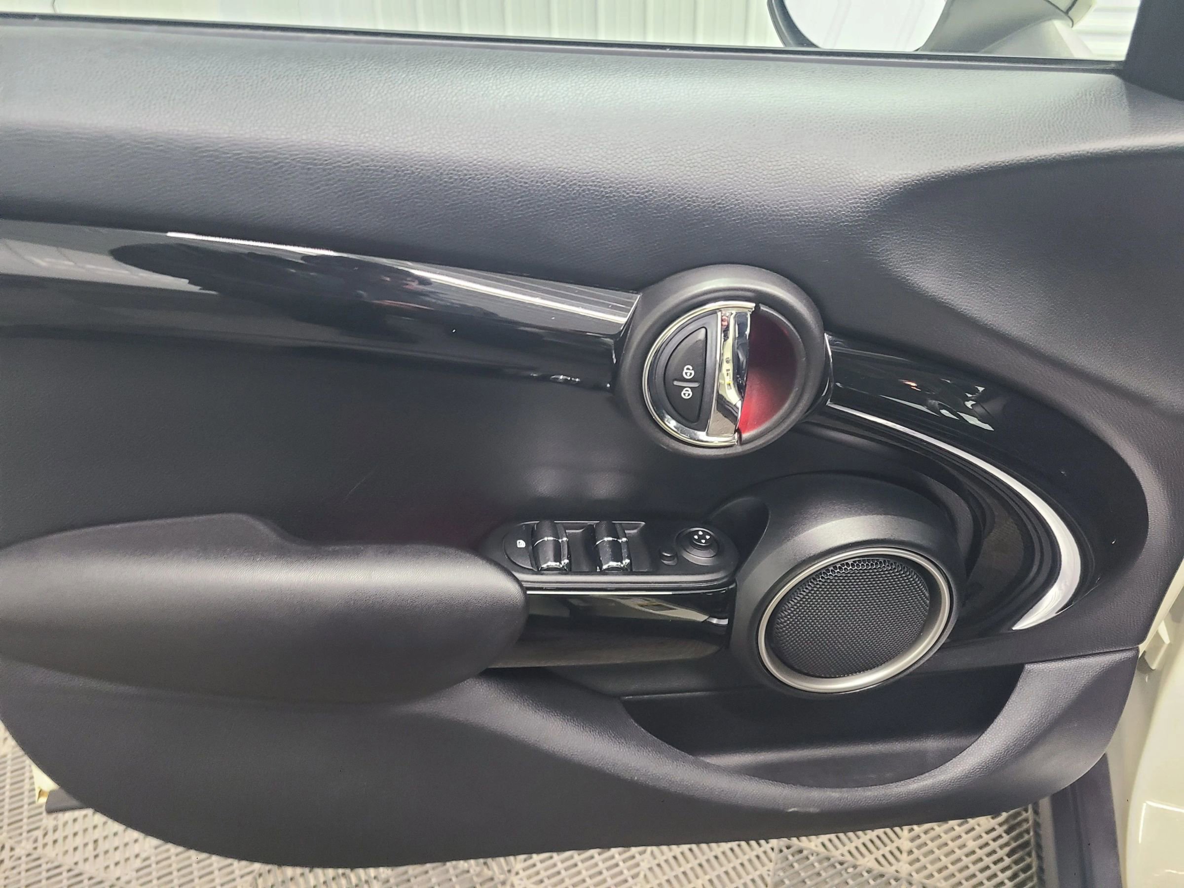 Used 2015 MINI Cooper S image 21