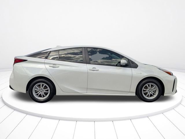 Used 2022 Toyota Prius LE image 2