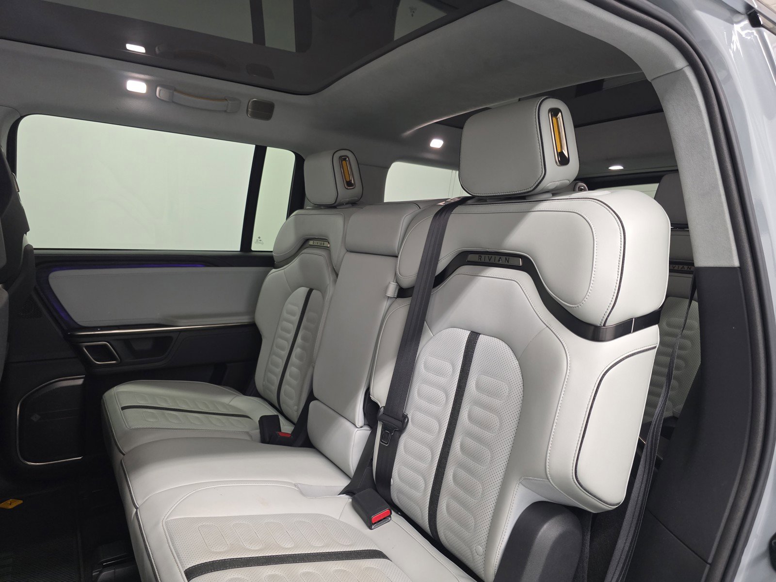 Used 2024 Rivian R1S Adventure AWD/4WD image 21