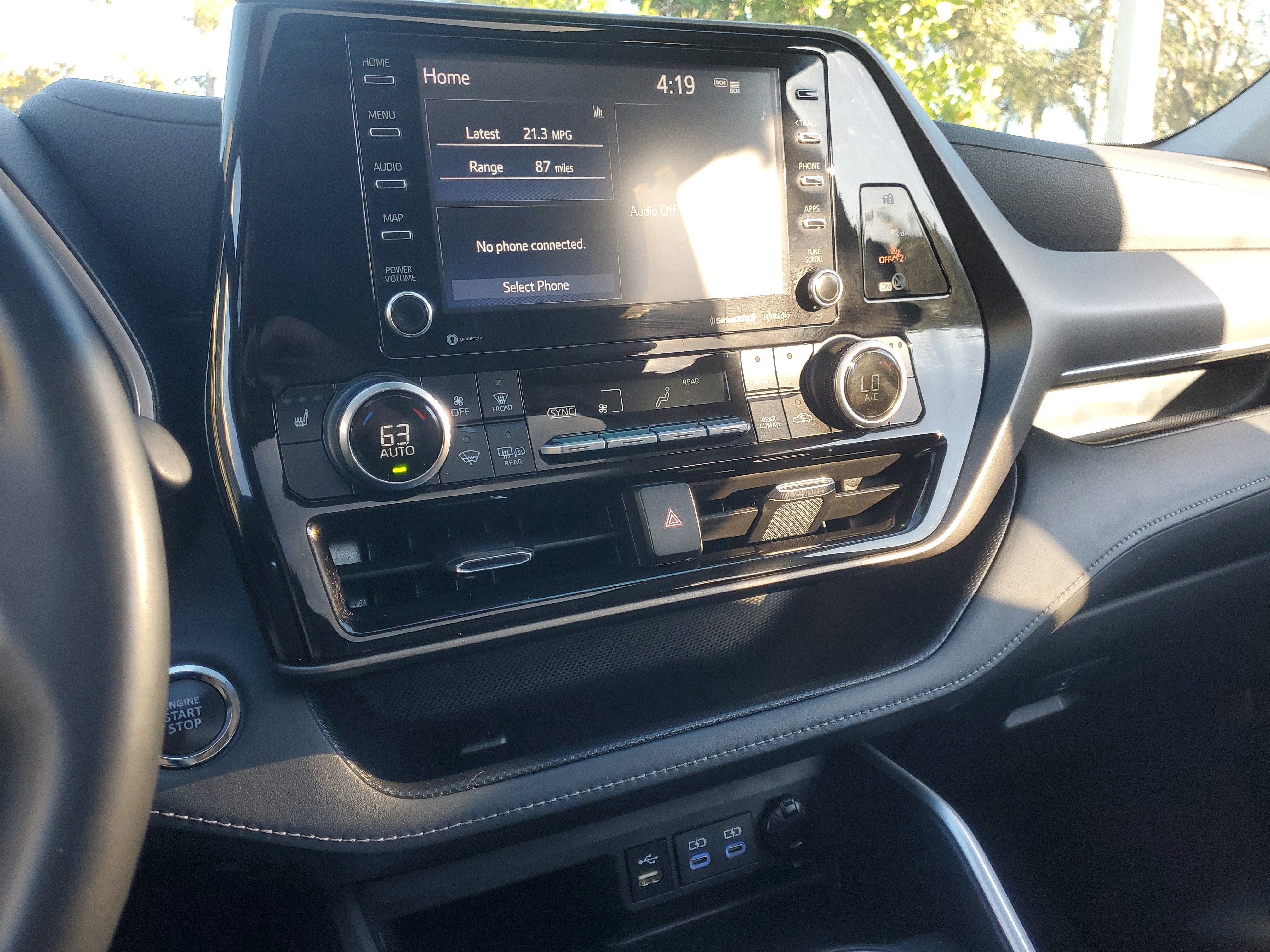 Used 2022 Toyota Highlander XLE image 28