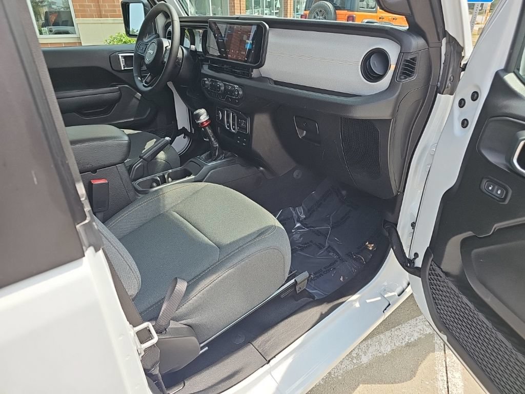 Certified 2025 Jeep Wrangler Sport AWD/4WD image 21