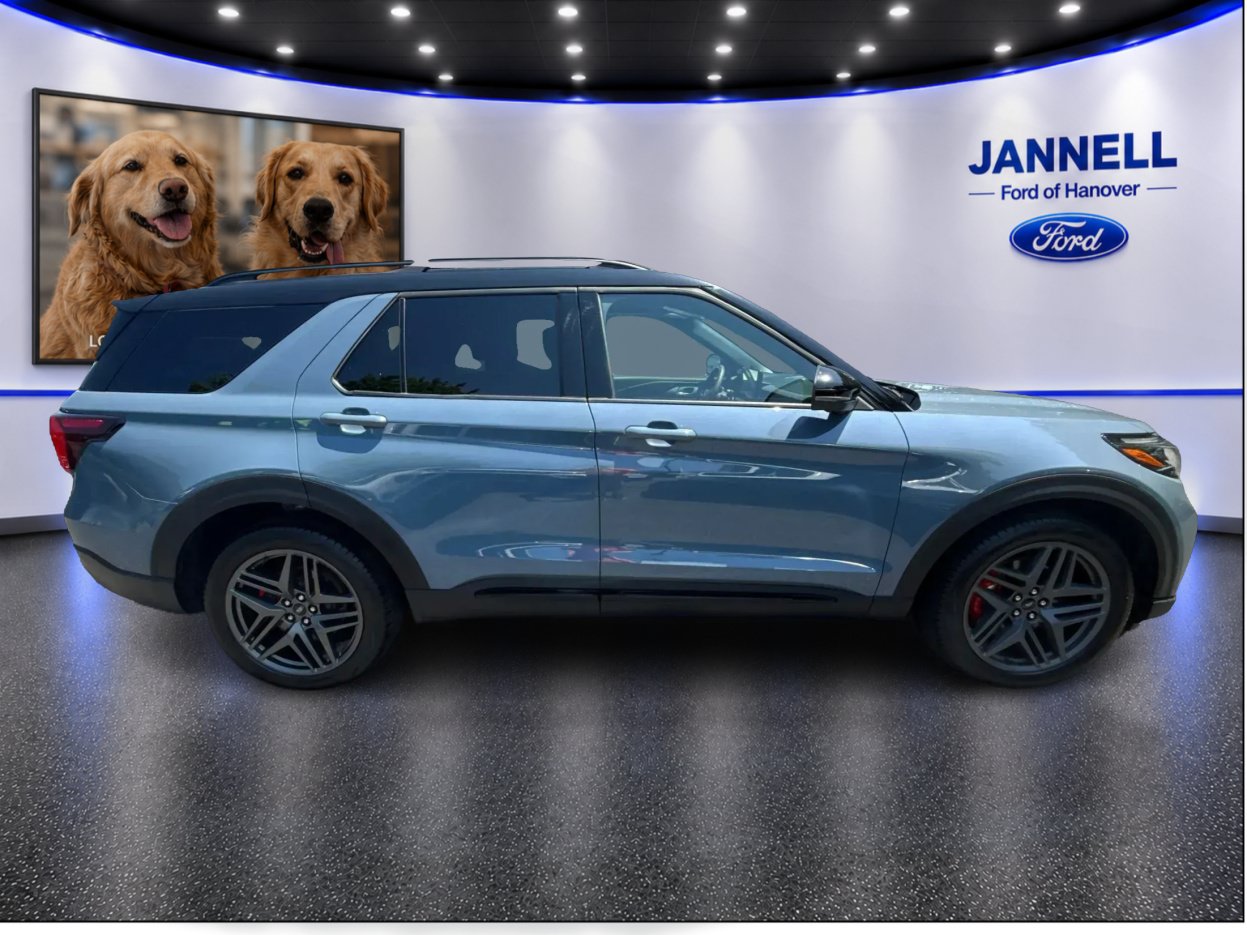 Used 2025 Ford Explorer ST w/ Sun And Sound Package AWD/4WD image 4