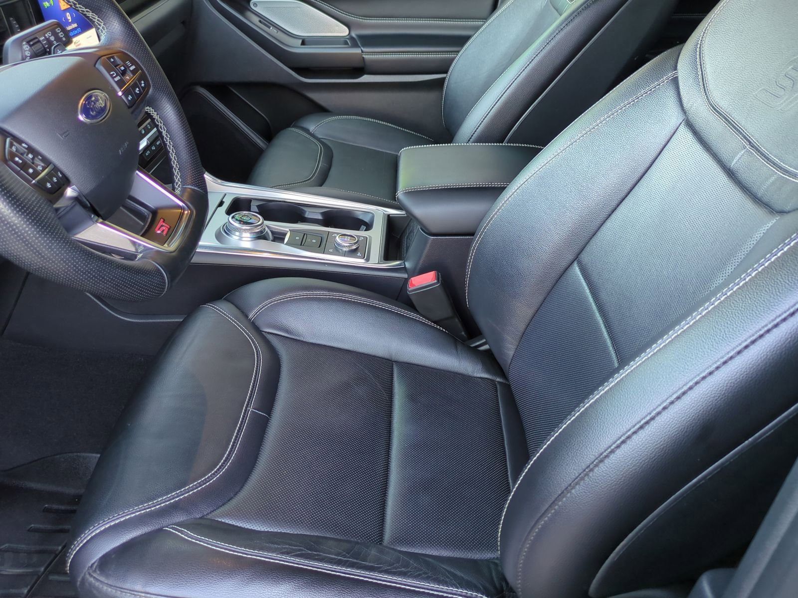 Used 2020 Ford Explorer ST w/ ST Street Pack image 23