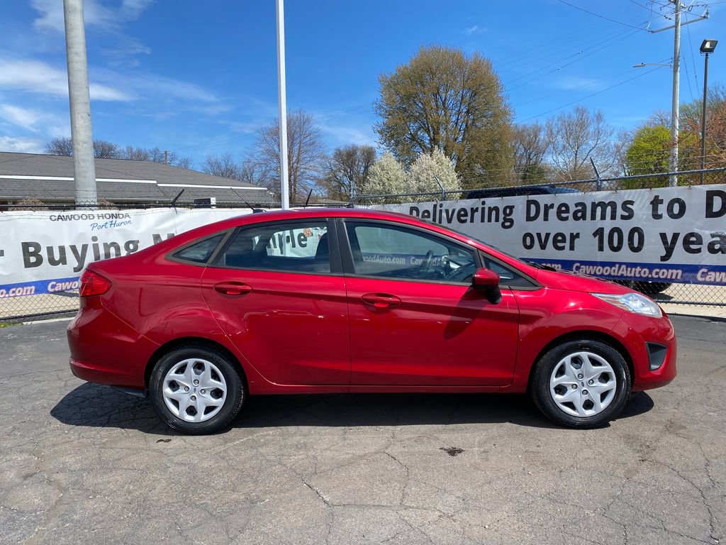 Used 2012 Ford Fiesta SE FWD image 2