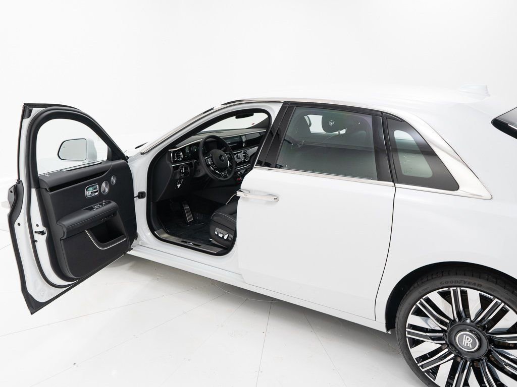 Used 2025 Rolls-Royce Ghost AWD/4WD image 10