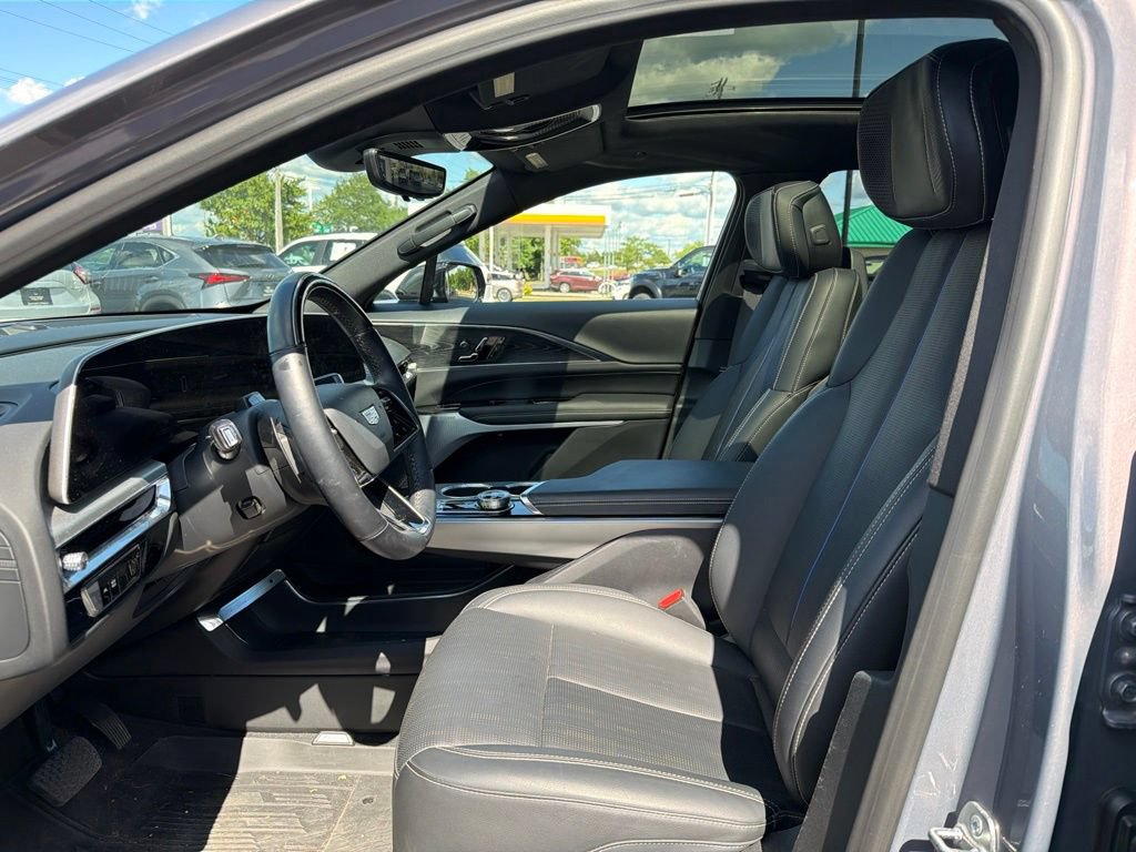 Certified 2024 Cadillac Lyriq Luxury AWD/4WD image 8