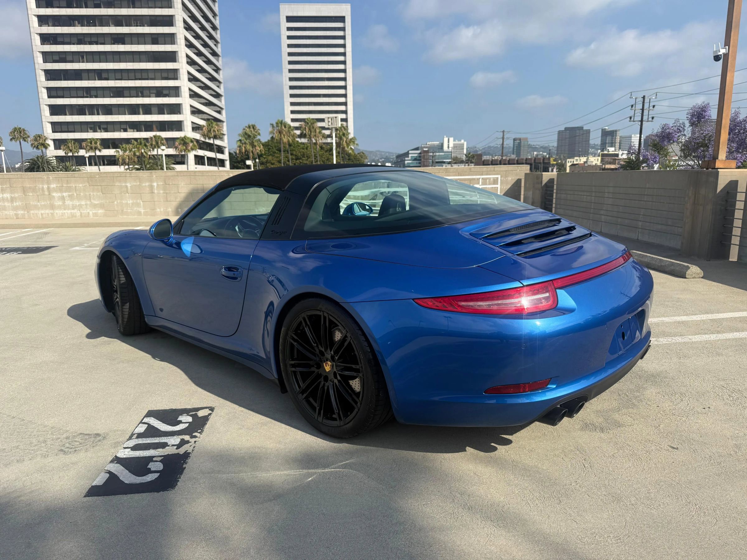 Used 2015 Porsche 911 Targa 4S w/ Sport Chrono Package AWD/4WD image 34