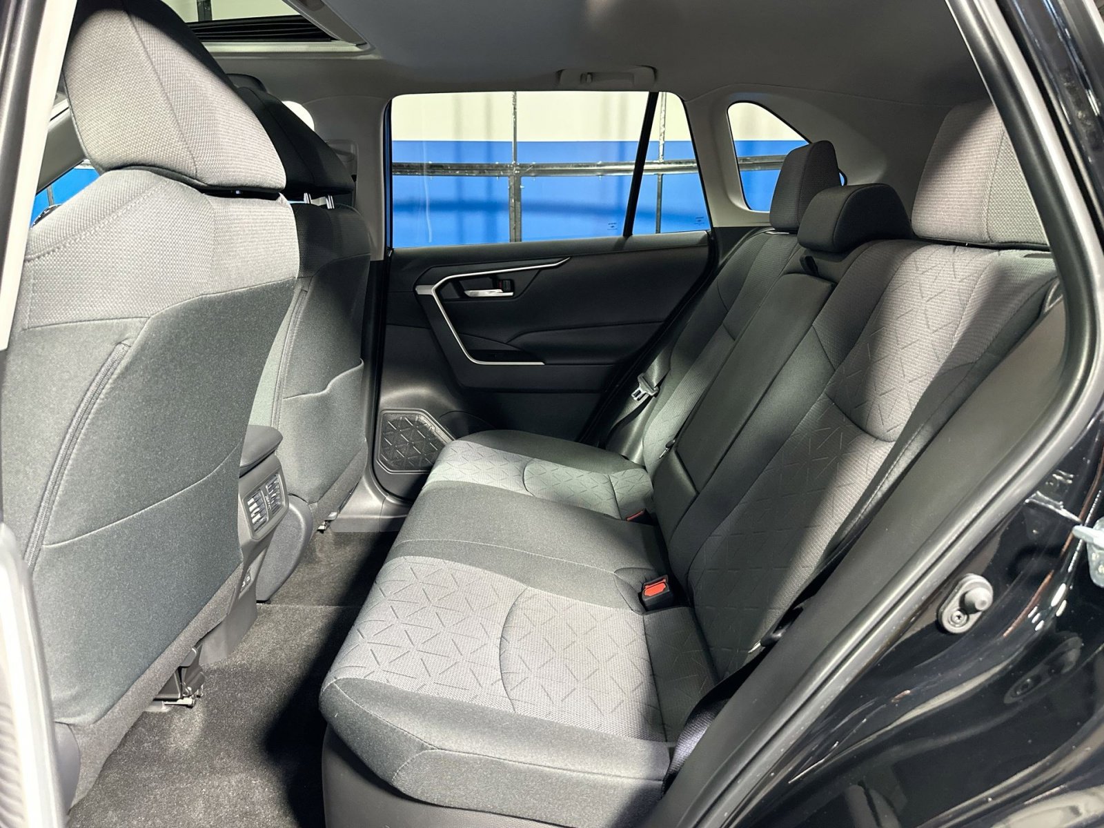 Used 2025 Toyota RAV4 XLE image 28