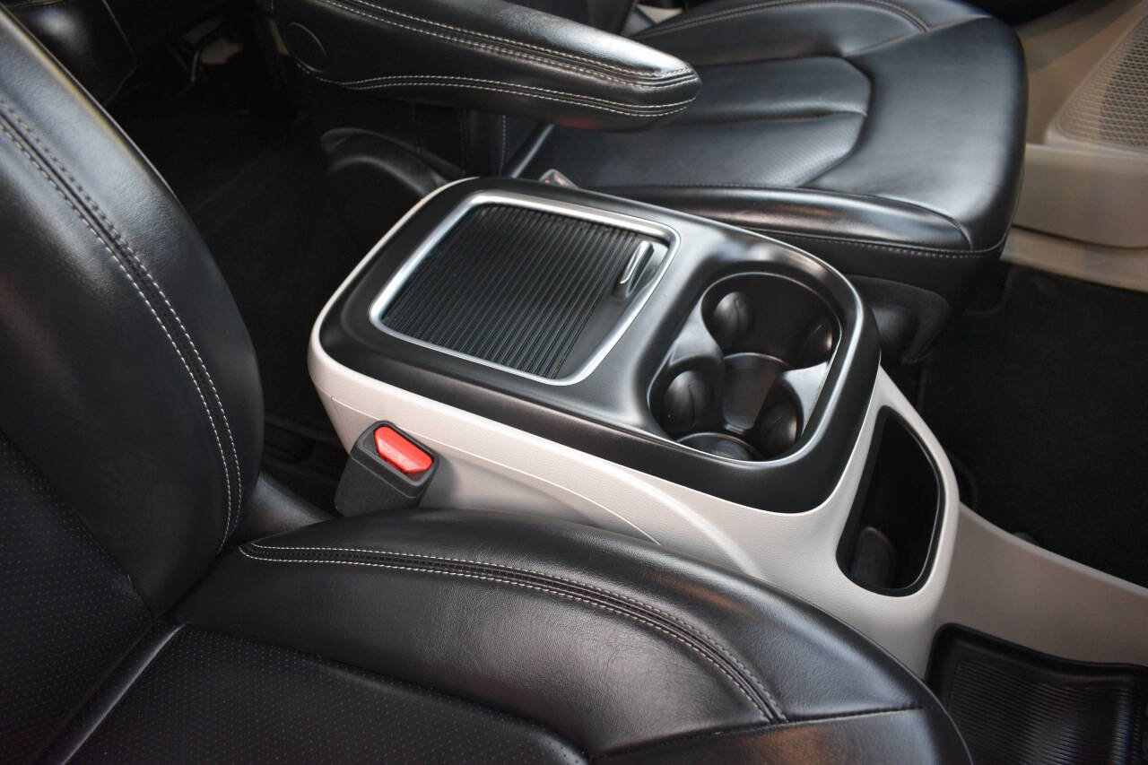 Used 2023 Chrysler Pacifica Touring-L image 25