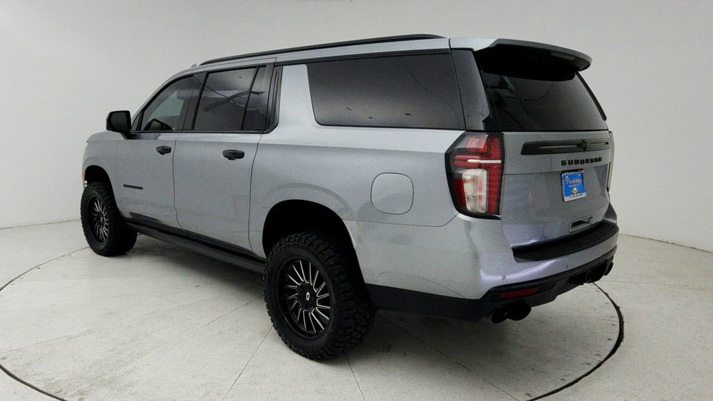 Used 2023 Chevrolet Suburban Premier image 6