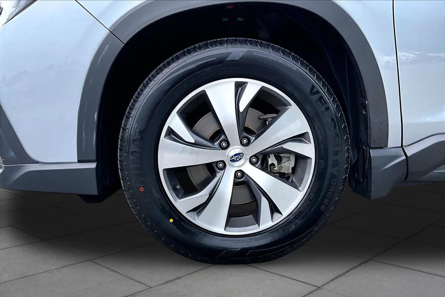 Used 2023 Subaru Ascent Premium w/ Convenience Package AWD/4WD image 11