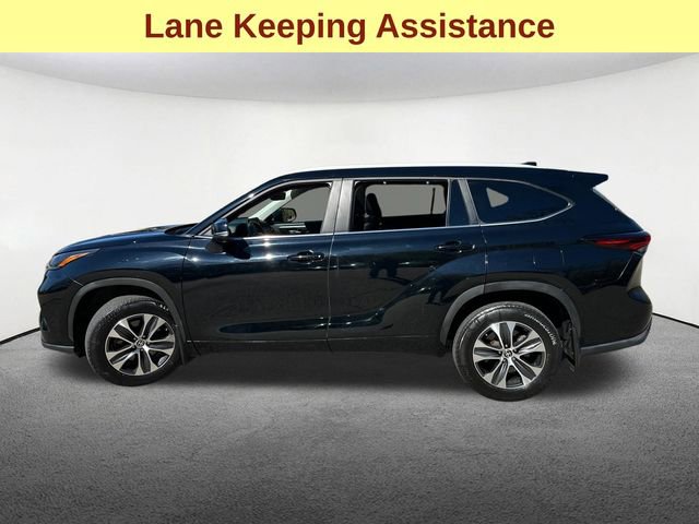 Used 2024 Toyota Highlander XLE AWD/4WD image 6