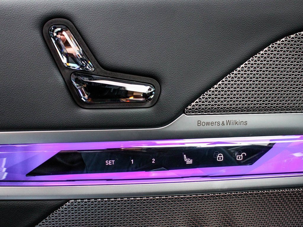 Used 2025 BMW 740i xDrive image 9