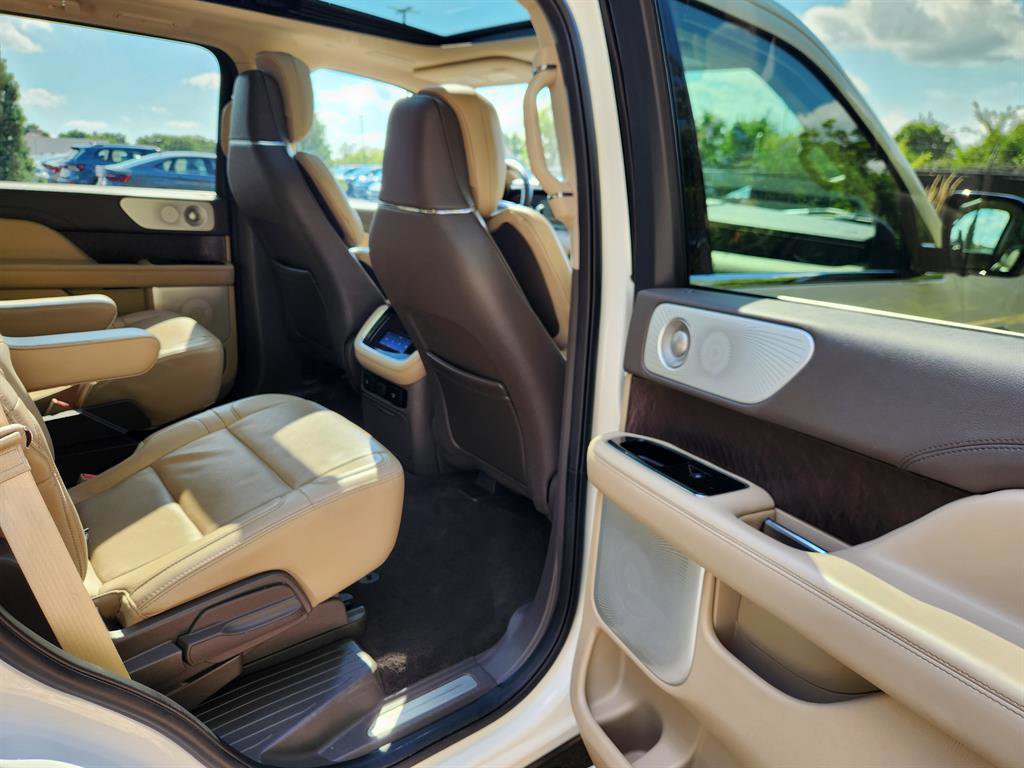 Used 2022 Lincoln Navigator Reserve image 18