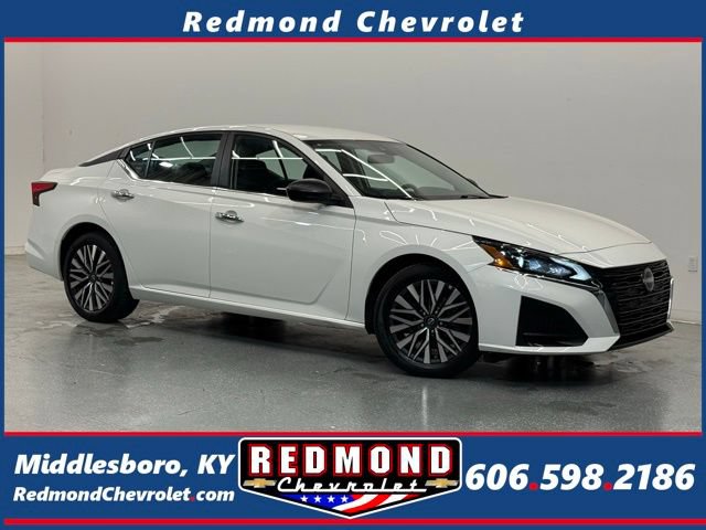 Used 2025 Nissan Altima 2.5 SV FWD image 1