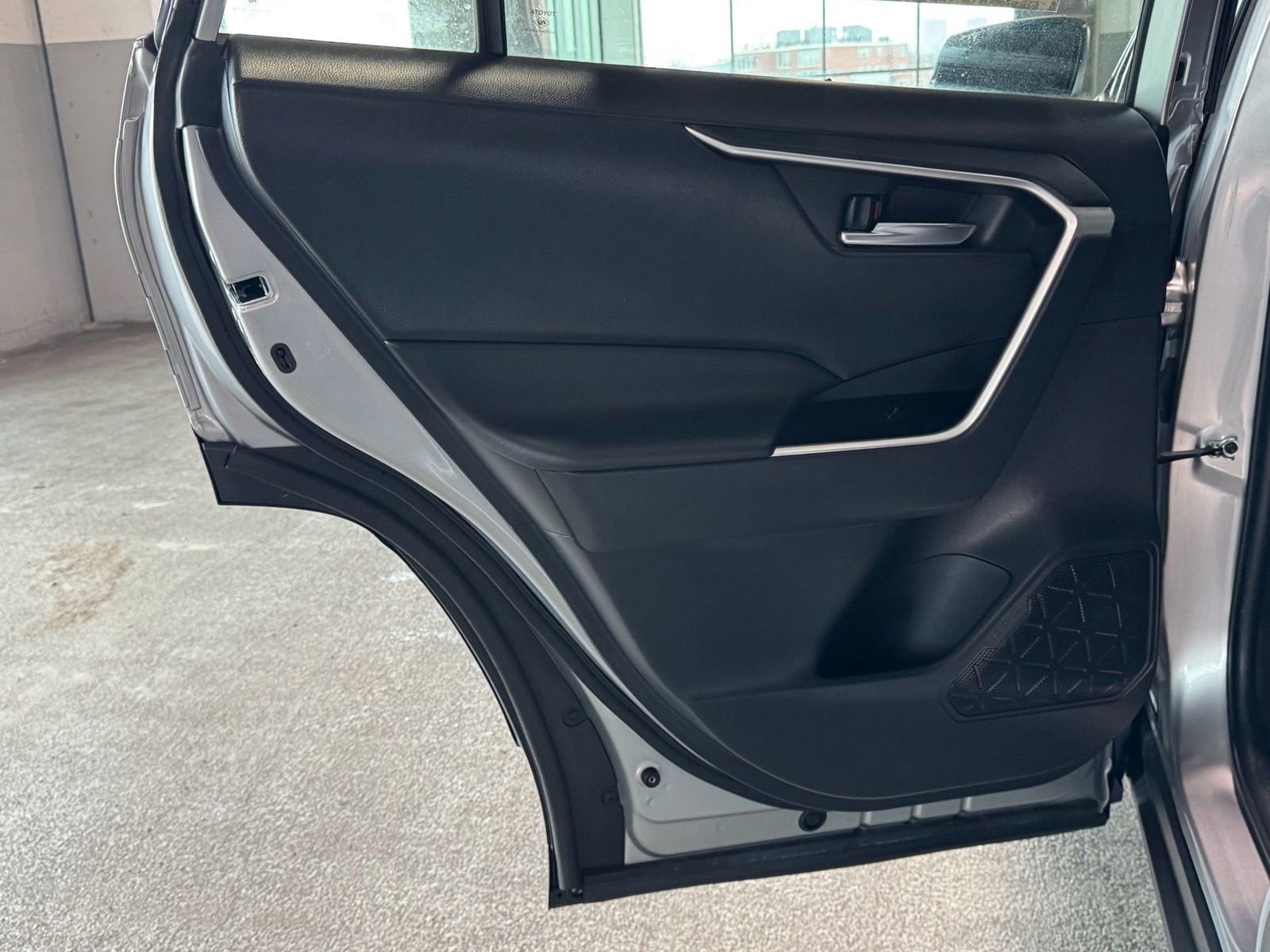 Used 2021 Toyota RAV4 XLE image 31