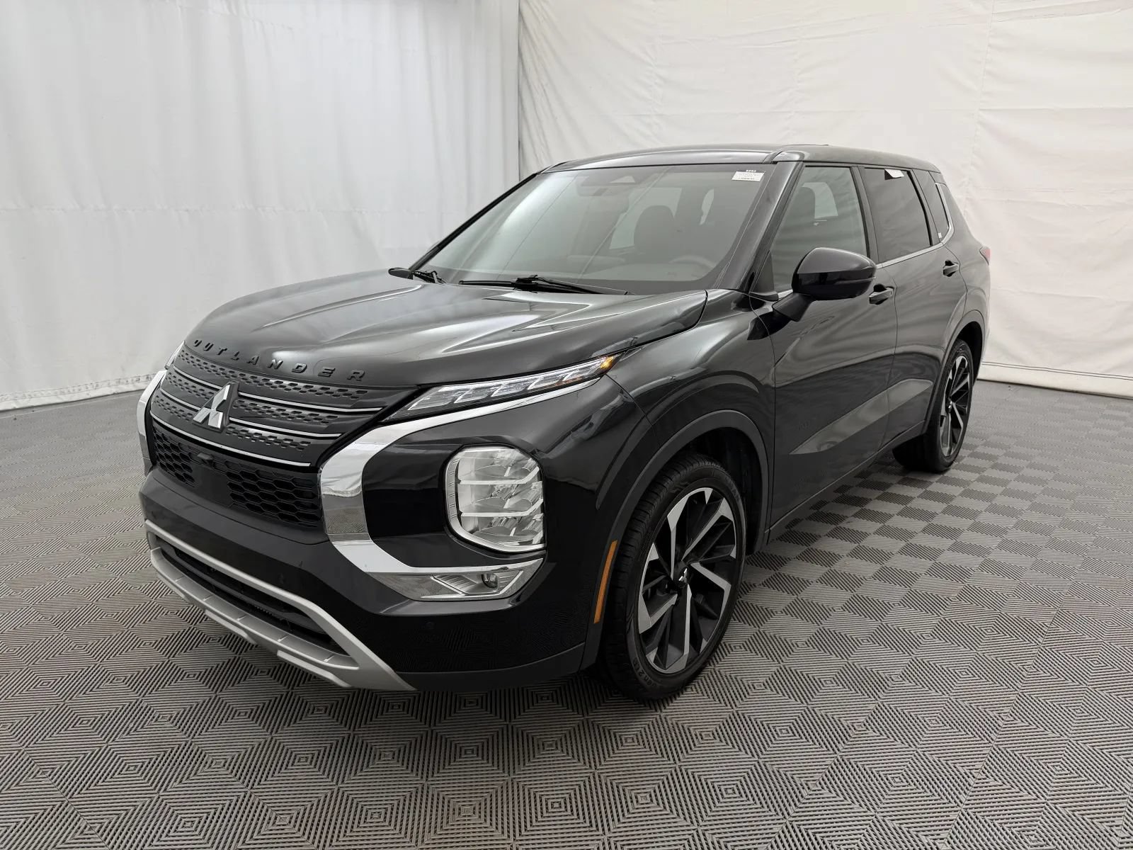 Used 2022 Mitsubishi Outlander SE FWD image 2
