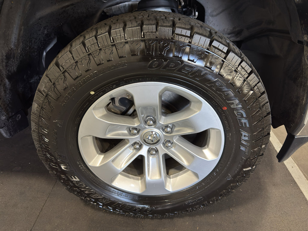 Used 2019 RAM 1500 Laramie AWD/4WD image 11