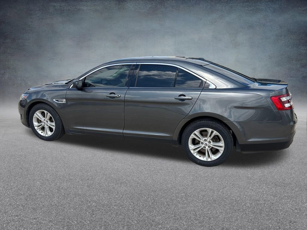 Used 2016 Ford Taurus SE FWD image 3