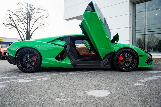 Used 2024 Lamborghini Revuelto image 27