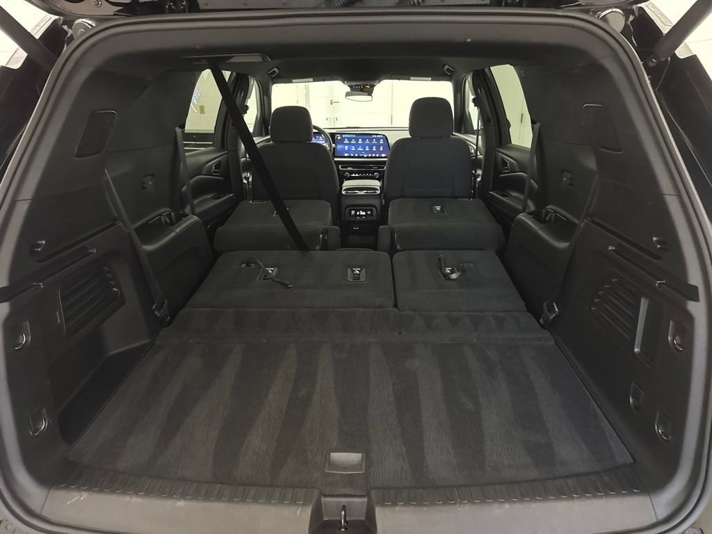 Used 2025 Chevrolet Traverse LT AWD/4WD image 8