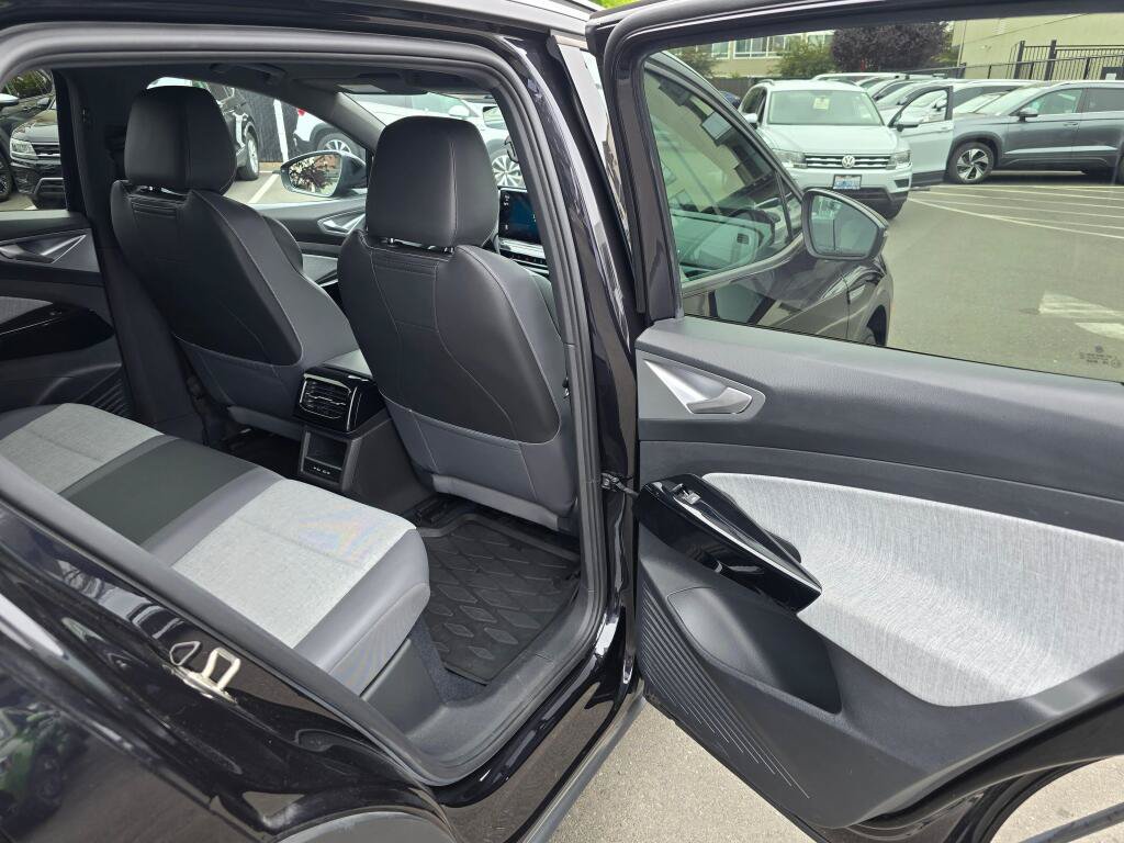 Used 2023 Volkswagen ID.4 Pro RWD image 13