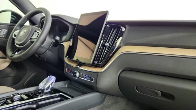 New 2026 Volvo XC60 B5 Plus w/ Protection Package AWD/4WD image 32