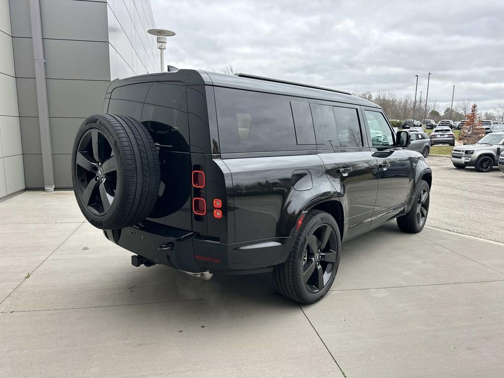 New 2025 Land Rover Defender 130 X-Dynamic SE image 5