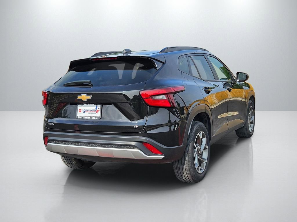 Used 2025 Chevrolet Trax LT FWD image 5