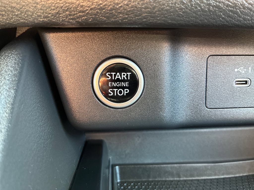 Used 2023 Nissan Rogue SV AWD/4WD image 26