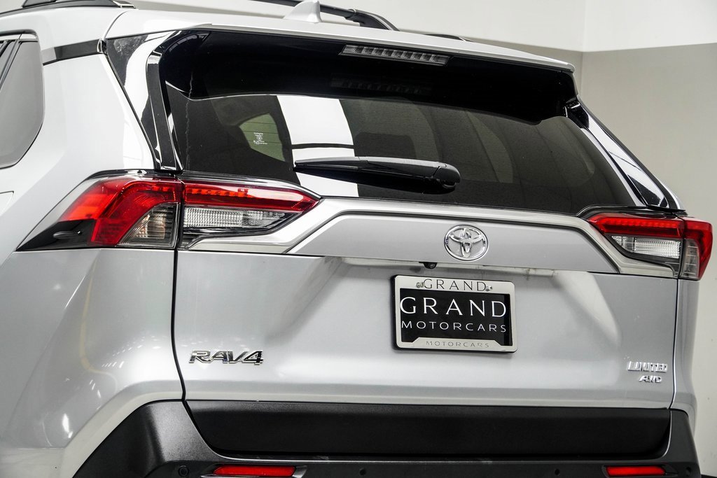 Used 2019 Toyota RAV4 Limited image 13