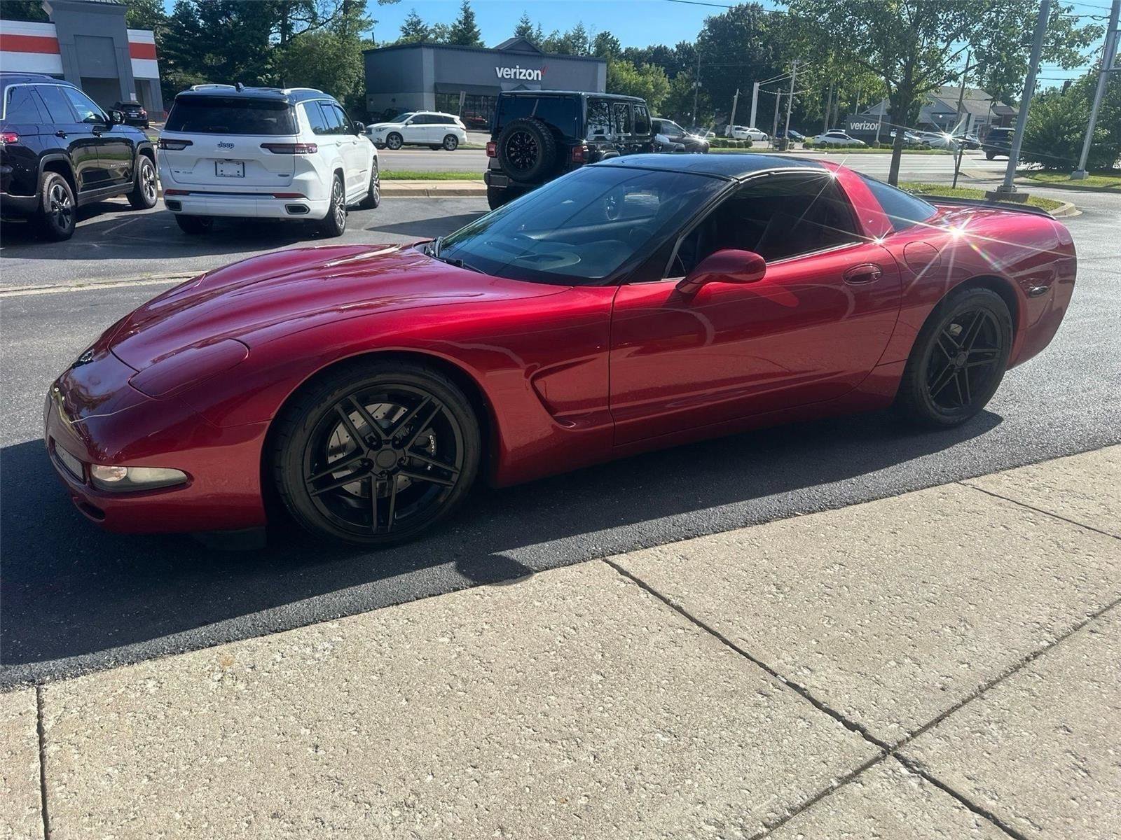 Used 2004 Chevrolet Corvette Coupe w/ Preferred Equipment Group RWD image 8