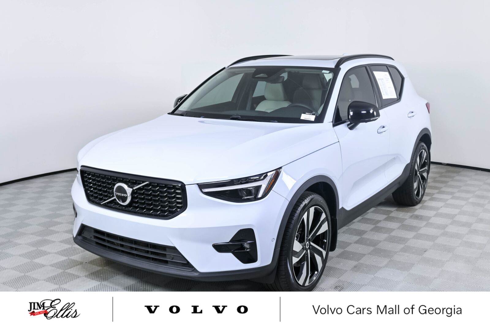 Certified 2024 Volvo XC40 B5 Plus w/ Protection Package Premier