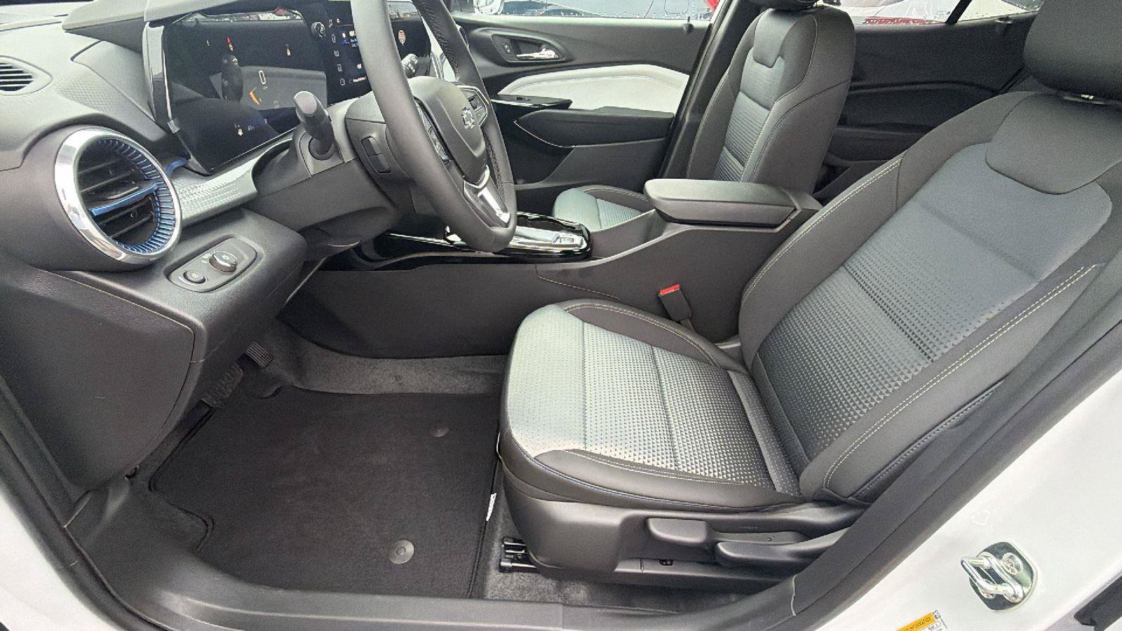 New 2026 Chevrolet Trax LT w/ Driver Confidence Package FWD image 16