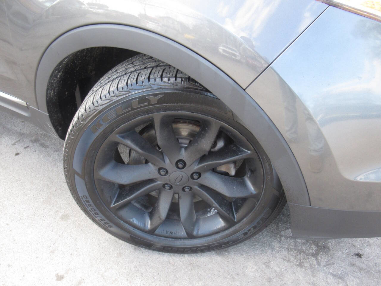 Used 2015 Ford Explorer XLT w/ Equipment Group 202A AWD/4WD image 4